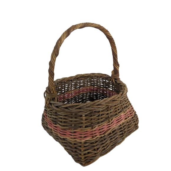 Gift Set: Vintage Handled Basket w/ Cream Earl Grey, Apple, Icewine Luxury Teas - Picture 7 of 9